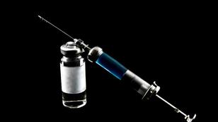 Syringe and vaccine medicine