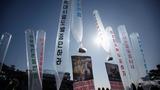 North Korean defectors living in South Korea hold balloons containing leaflets and CDs denouncing Kim Jong-un near the demilitarized zone north of Seoul, February 16, 2013