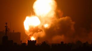 Flames and smoke rise during Israeli air strikes in the southern Gaza Strip, April 19, 2022, photo by Ibraheem Abu Mustafa/Reuters