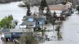 Houses sit partly underwater after the San Joaquin River flooded from rainstorms in Manteca, California, March 19, 2023, photo by Fred Greaves/Reuters