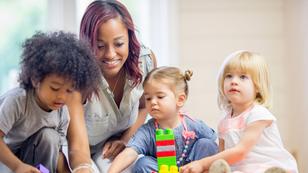 Teacher sitting on the floor with preschool children playing with blocks, photo by LIGHTFIELD STUDIOS/Adobe Stock