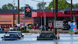 Cars are submerged in flood waters after Hurricane Beryl passed in Houston, Texas, July 8, 2024, photo by Rich Matthews/Reuters