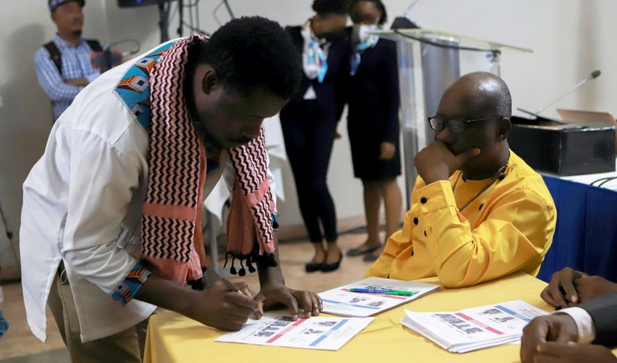 A delegate votes during an election to choose the Montana Accord's new transitional president at the Kinam hotel in Port-au-Prince, Haiti, January 30, 2022, photo by Ralph Tedy Erol/Reuters