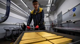An employee transports ingots of gold during production at Krastsvetmet precious metals plant in Krasnoyarsk, Russia, May 23, 2024, photo by Alexander Manzyuk/Reuters
