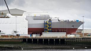 Ship in progress, with crane in front, on the River Clyde in Glasgow, photo by Richard Johnson/Adobe Stock