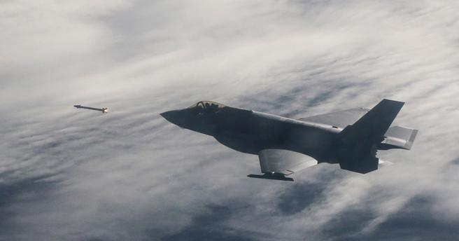 An F-35A Lightning II fires a missile during testing, photo by Michael Jackson/U.S. Air Force