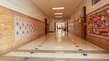 A school corridor one day before students return after COVID-19 restrictions were adjusted, in Louisville, Kentucky, March 16, 2021, photo by Amira Karaoud/Reuters