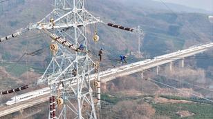 Construction workers erecting wires across the Jiangdu-Yixing high-speed at the 200 kV DC transmission line project site in Yangzhou, Jiangsu Province, China, December 30, 2023, photo by Costfoto/NurPhoto/Reuters